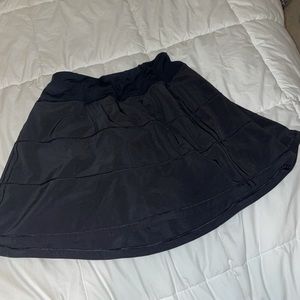 Lululemon size 6 tall skirt